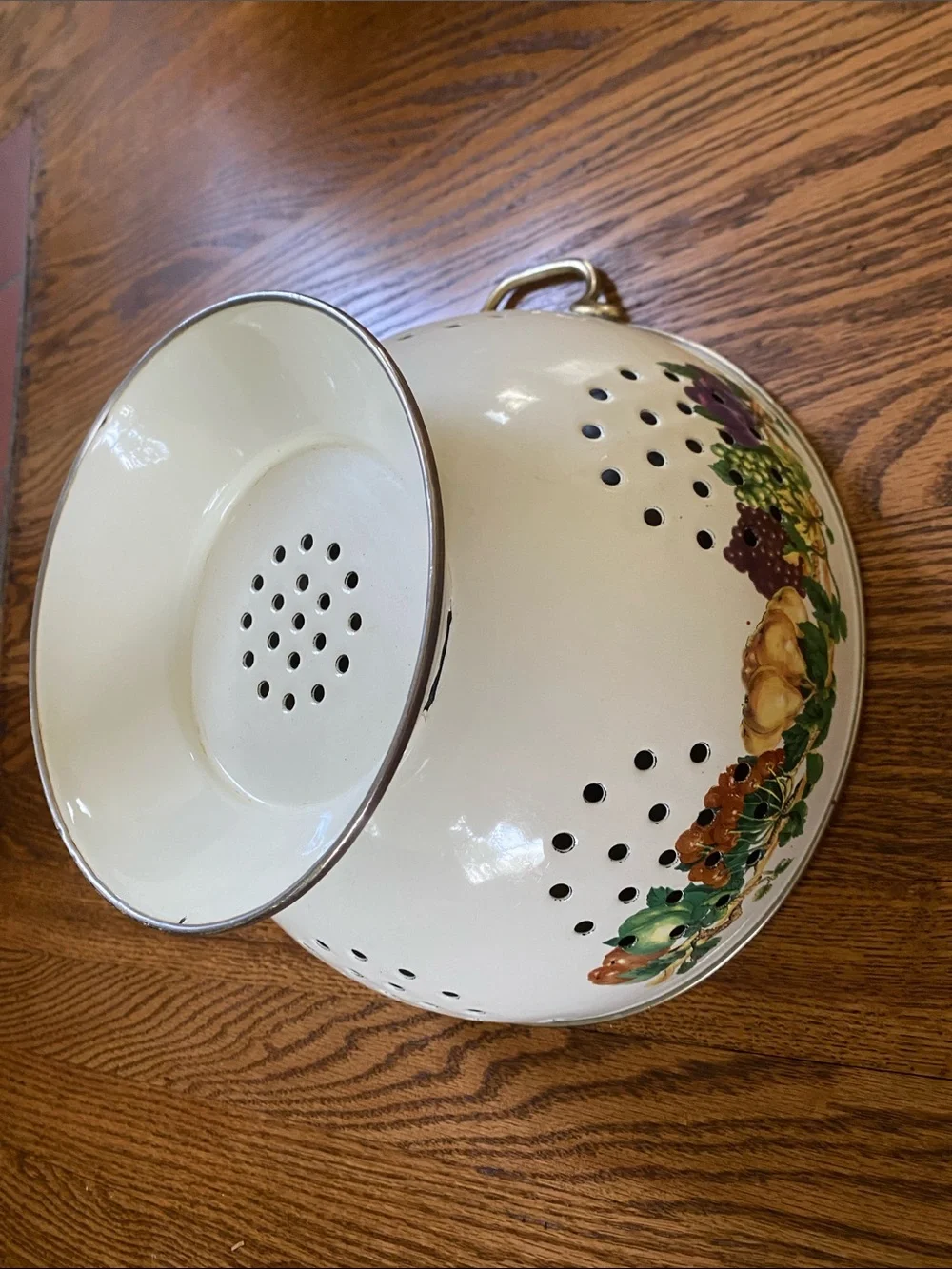🍇 Vintage Fruit Pattern Cream Colored Metal Colander